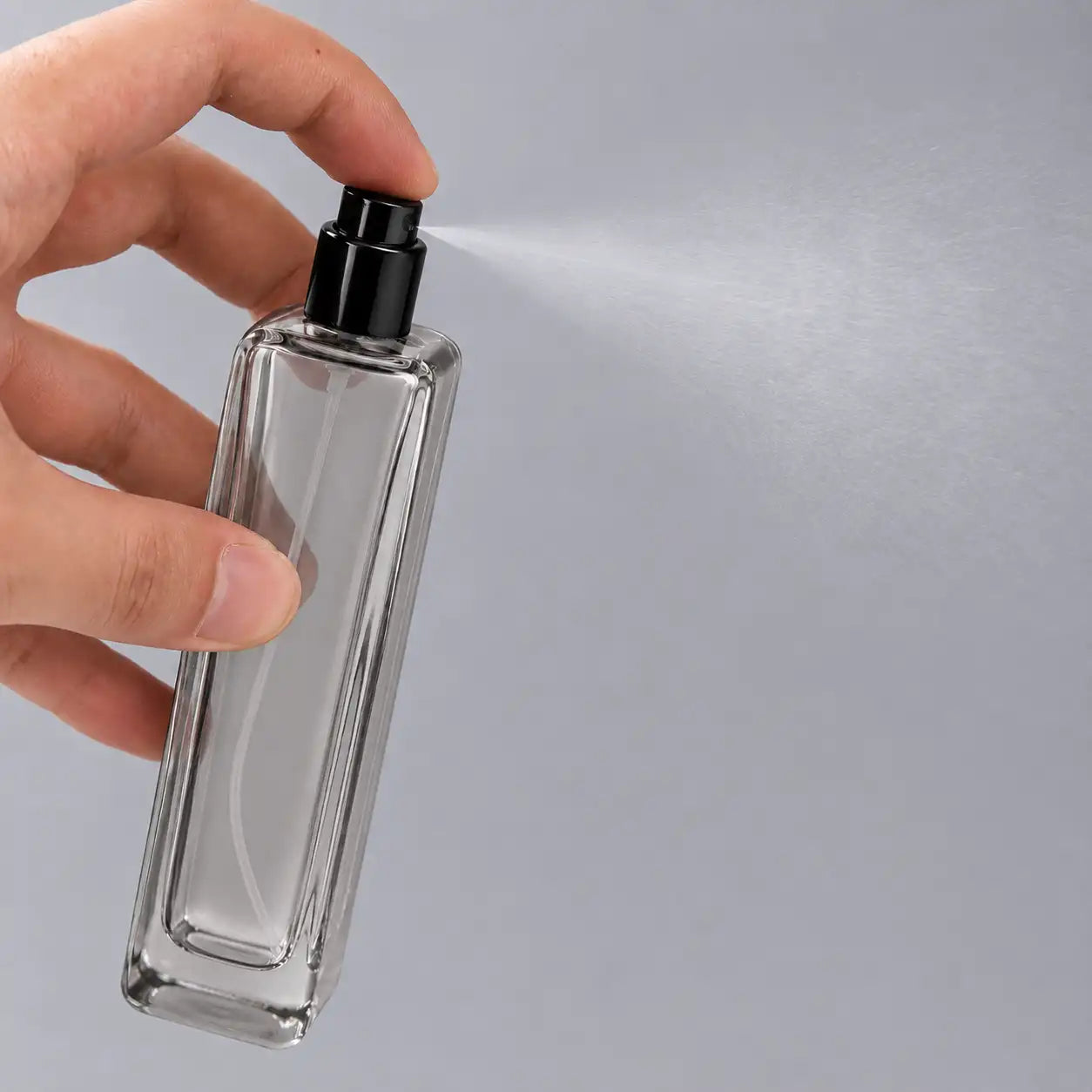 100ml crimp perfume bottle with black perfume sprayer producing fine mist