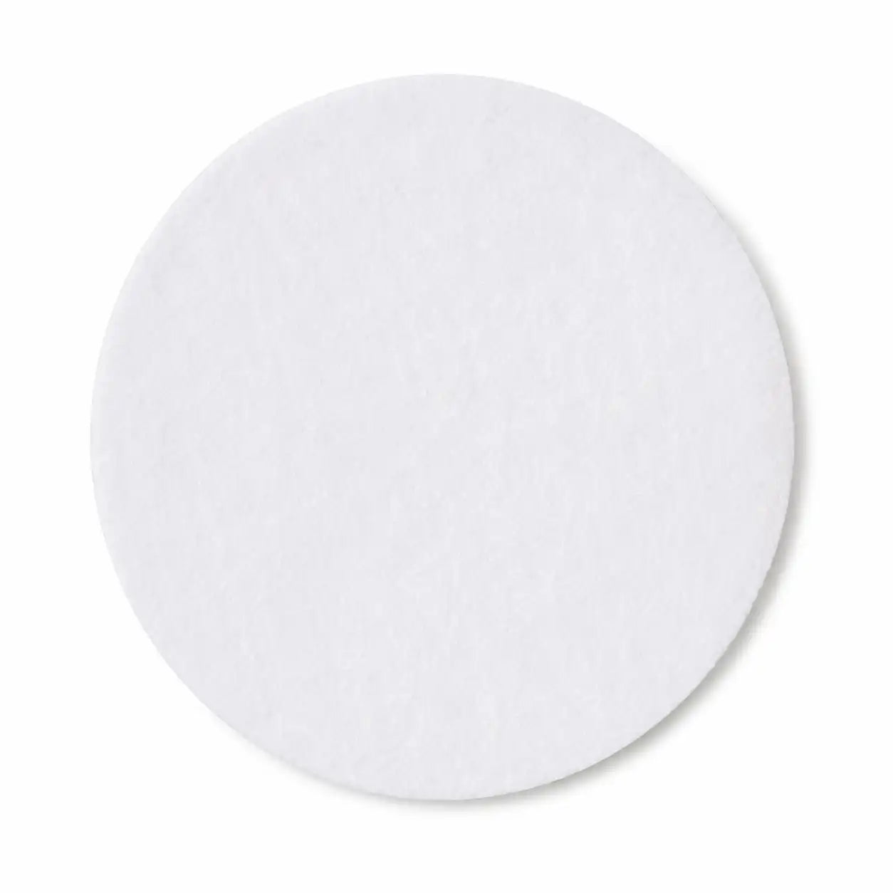 Fanned_stack_of_circular_white_filter_papers_for_laboratory_use